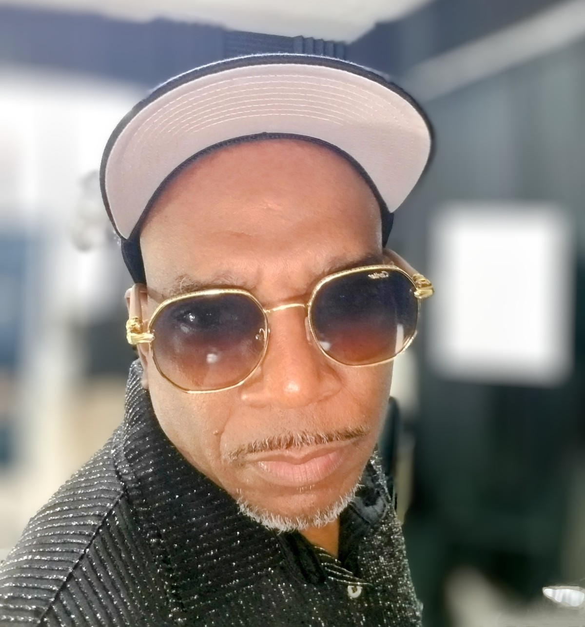 R&B Reinvented: Varges Thomas Teams Up with OUI for the Flirtatious Anthem ‘Hooked’